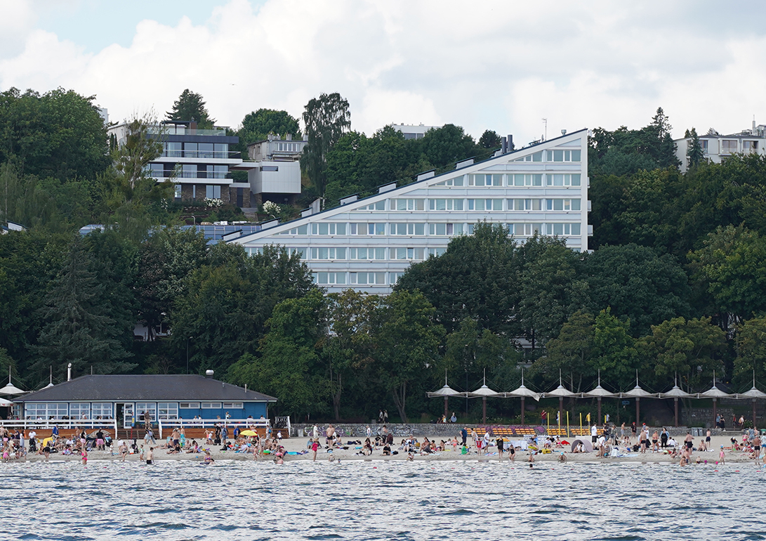 Akademik Mały Żagiel - widok od strony morza