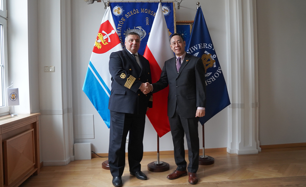 Rektor UMG prof. Adam Weintrit i Ambasador Republiki Filipin