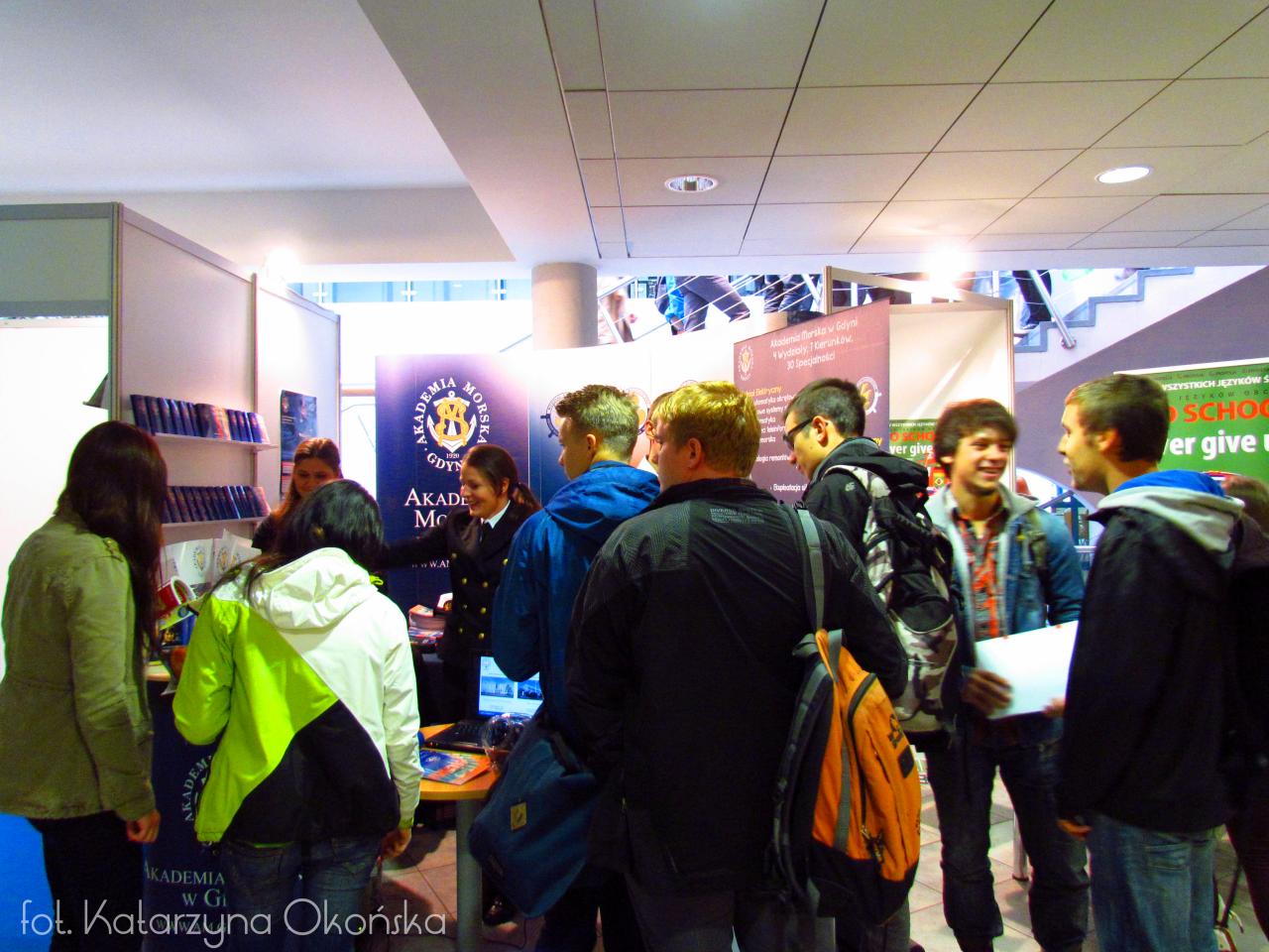 Stoisko Akademii Morskiej podczas targ&oacute;w edukacyjnych 