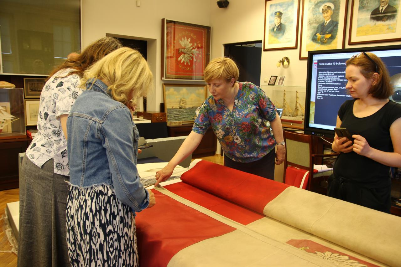 Przy banderze s/s \"Kościuszko\"