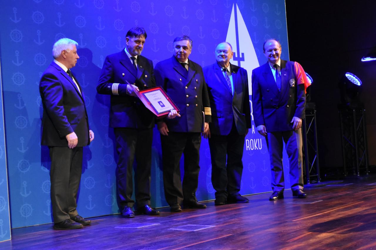 &bdquo;Dar Młodzieży&rdquo; z wyr&oacute;żnieniem &bdquo;Rejs Roku 2022&rdquo;