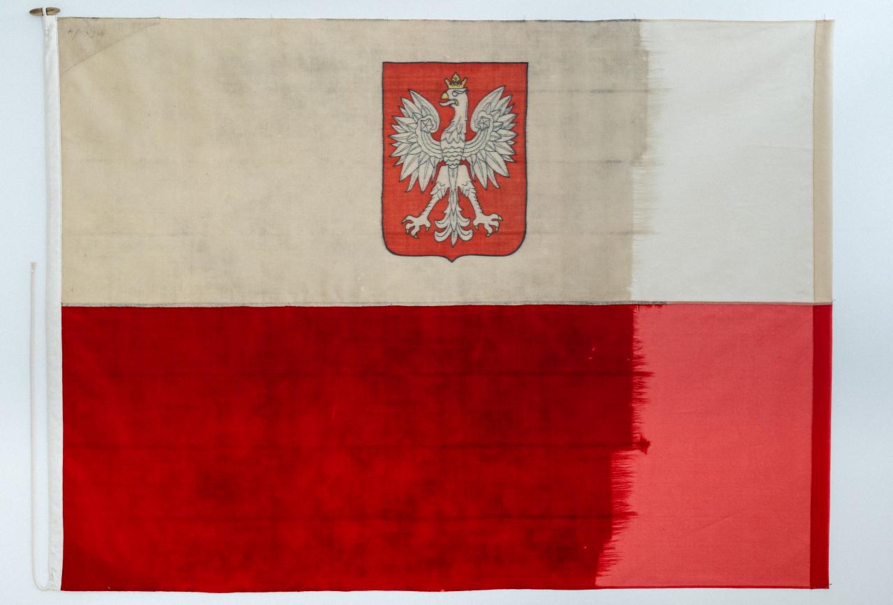 Bandera s/s \"Chorz&oacute;w\" po renowacji i konserwacji 