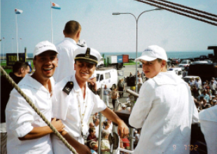 09.07.2002_Tureccy studenci z Istanbul Technical University podczas praktyk na Darze Młodzieży w ramach wsp&oacute;łpracy z IAMU