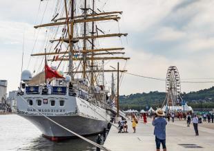 \"Dar Młodzieży\" atrakcją największego zlotu żaglowc&oacute;w na świecie