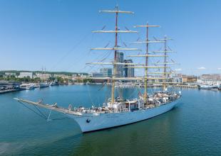 &bdquo;Dar Młodzieży&rdquo; wypłynął ku r&oacute;wnikowi