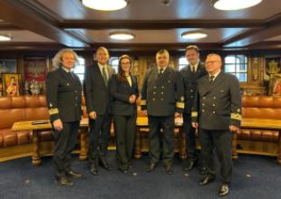 Parlamentarzyści gościli na pokładzie \"Daru Młodzieży\"