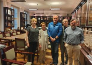 Fot. od prawej: Jacek Ochinowski ze stowarzyszenia Zabytkowa Gdynia, Bartłomiej Wodniak &ndash; siostrzeniec Czesława Nowaka &ndash; III oficera &bdquo;Wigier&rdquo;, Aleksander Witold Grabowski &ndash; prezes Stowarzyszenia Polonii Islandzkiej, Aleksandra Piętak oraz Joanna Stasiak