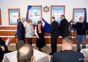 Aleja absolwent&oacute;w UMG w I ALO im. Zasłużonych Ludzi Morza w Gdyni