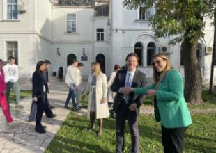 Sadzonki wsp&oacute;łpracy i przyjaźni między dwoma członkami IAMU