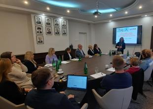 Uczestnicy seminarium w trakcie prelekcji