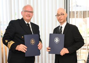 Dziekan Wydziału Morskiego prof. Katsutoshi Hirayama, prof. dr hab. inż. Krzysztof Czaplewski, Dyrektor Instytutu Morskiego UMG