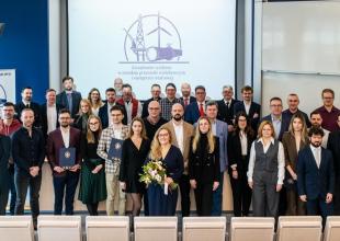 Nowi absolwenci i kolejna edycja studi&oacute;w podyplomowych branży offshore na Uniwersytecie Morskim w Gdyni