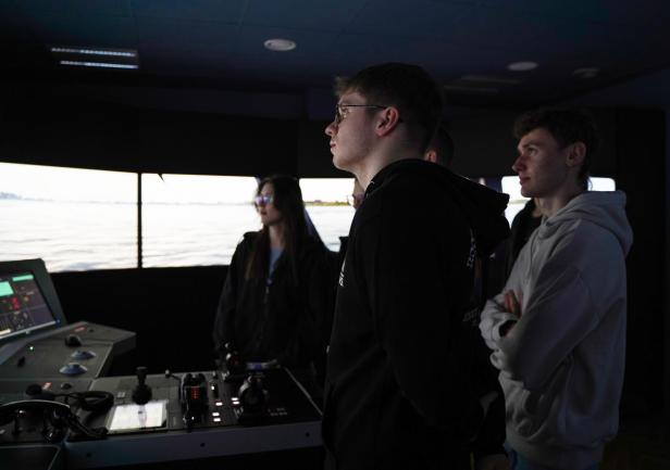 Laboratorium Symulatora Radarowo-Nawigacyjnego