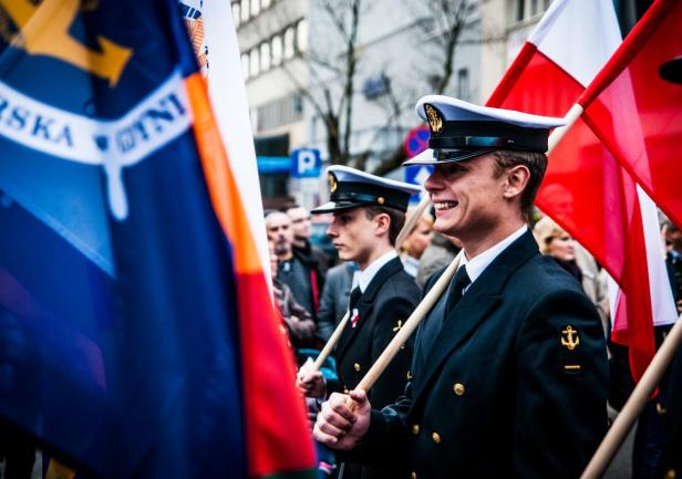 Studenci Wydziału Nawigacyjnego podczas Parady Niepodległości, fot. Kamil Dopke