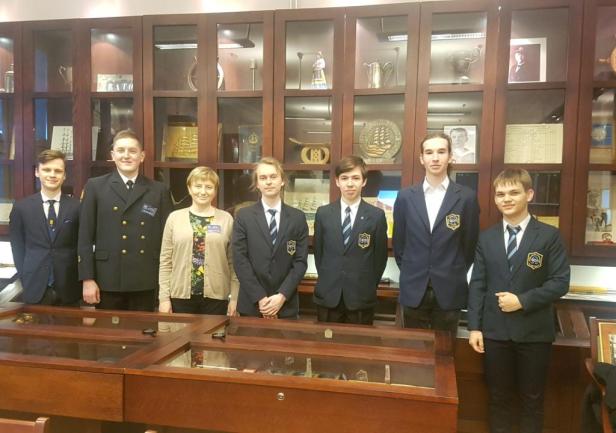 Z uczniami m.in. Katolickiego Liceum Og&oacute;lnokształcącego w Gdyni. Fot. Alina Wandtke