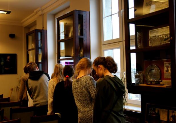 Wizyta uczni&oacute;w w AMG, fot. Magdalena Zajk