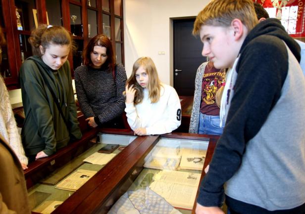 Wizyta uczni&oacute;w w AMG, fot. Magdalena Zajk