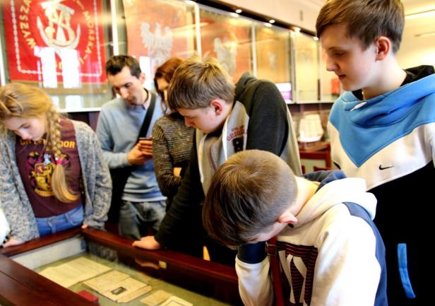 Wizyta uczni&oacute;w w AMG, fot. Magdalena Zajk