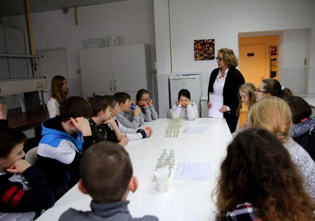 Wizyta uczni&oacute;w w AMG, fot. Magdalena Zajk