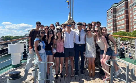 Studenci z czołowych amerykańskich uczelni z wizytą na Darze Młodzieży. Boston